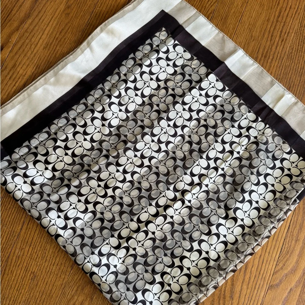 Designer style Scarf - Picture 3 of 4